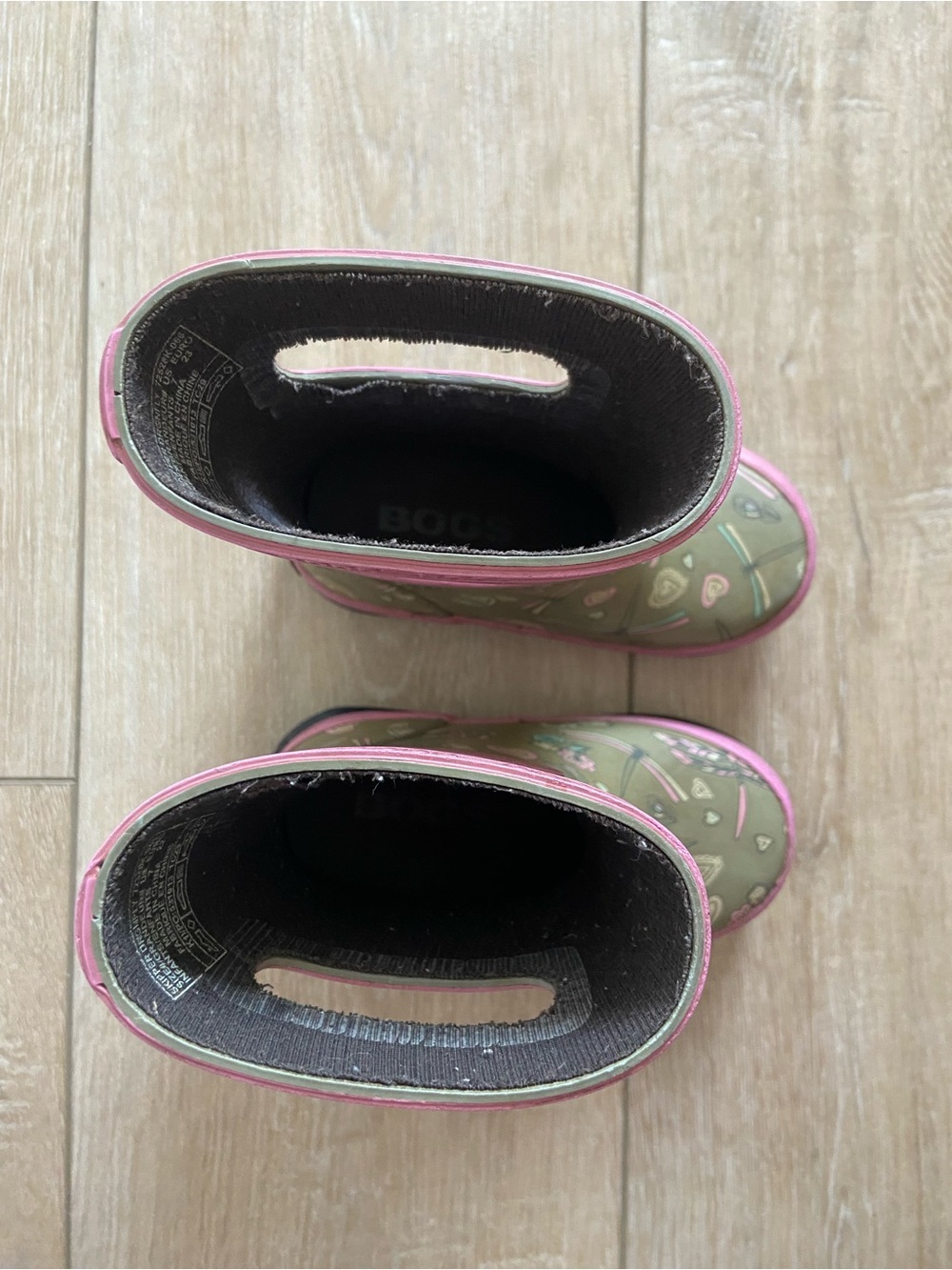Bogs Olive and Pink Heart-Print Toddler Rain Boots - Picture 2 of 4
